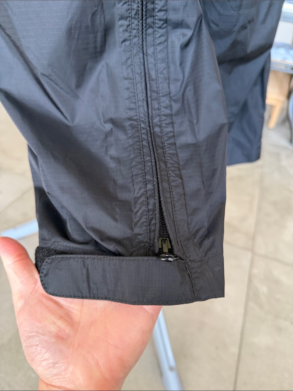 Cabela's Black Nylon Shell Rain pants with side zippers size M - Picture 5 of 6